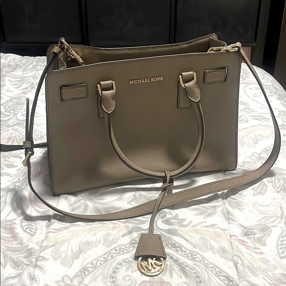 Cute Michael Kors Crossbody Bag